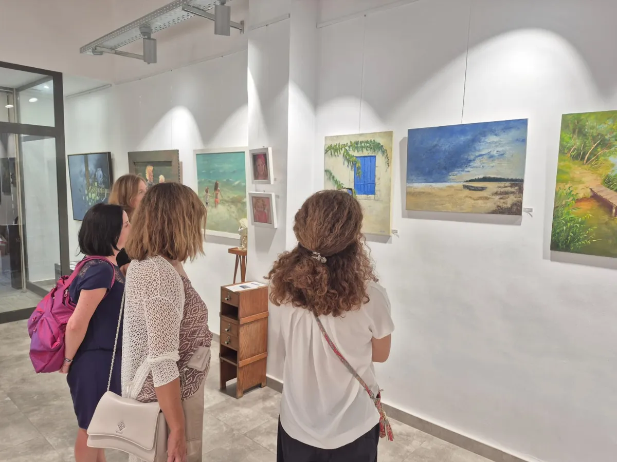 Obres "Mediterrani" i "Marina" de l'Ana Dorado exposades.