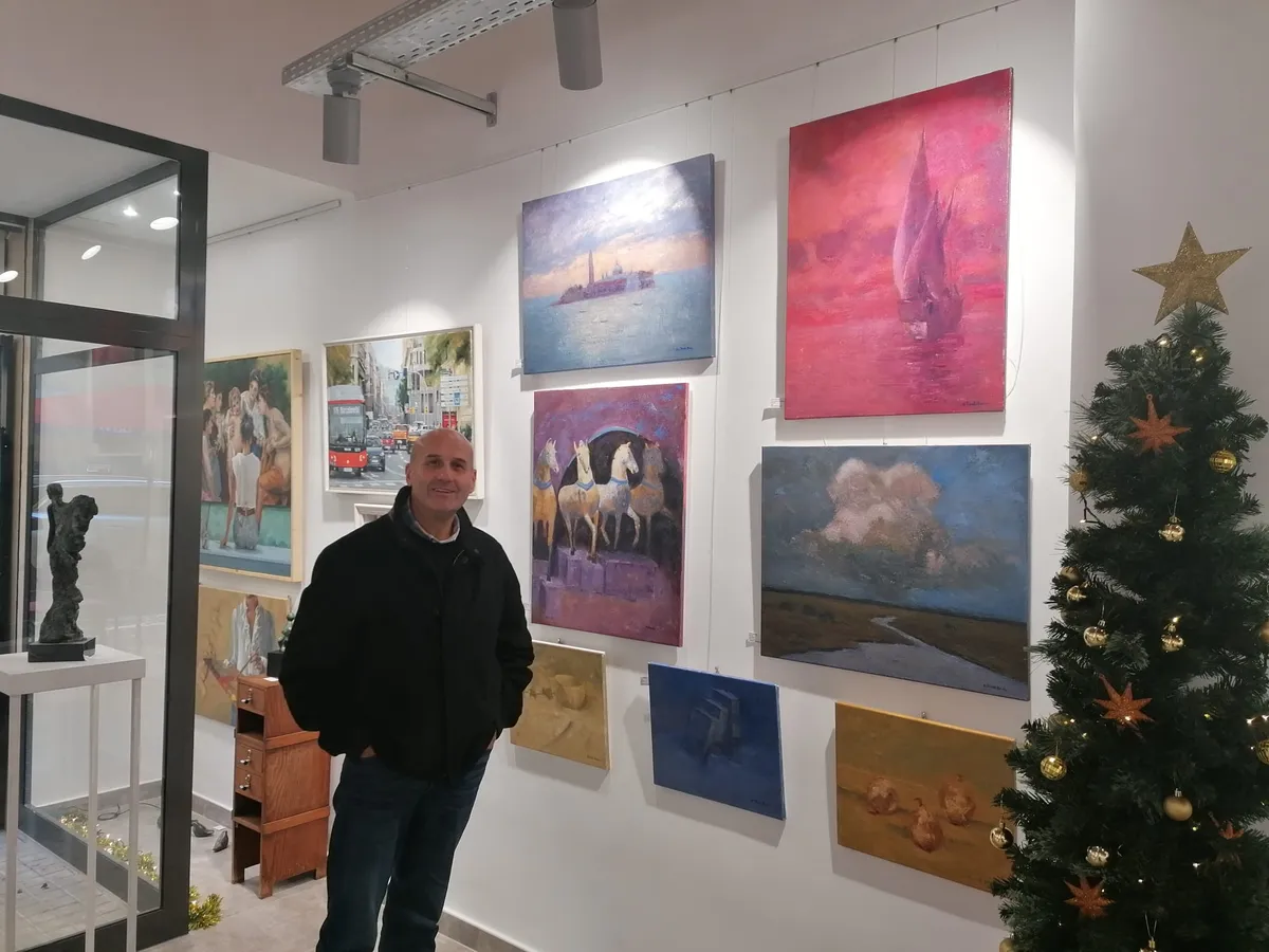 Obres "Venezia" i "Núvols" de l'Ana Dorado exposada.